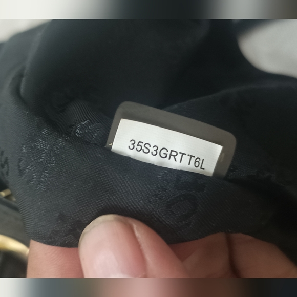 Authentic Michael Kors Leather Medium East West Ring Tote in Black - Picture 8 of 13